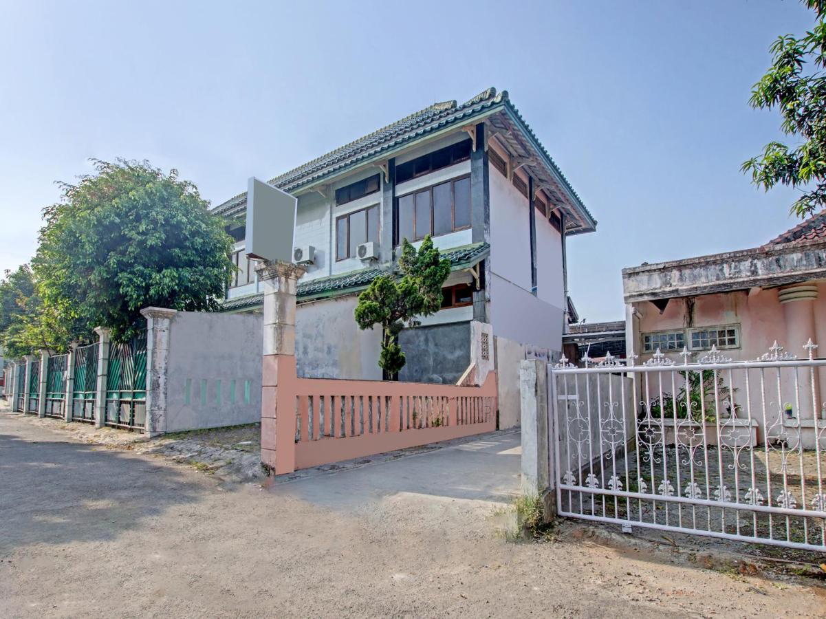 OYO 91490 Hotel Rumah Kita Cirebon Bagian luar foto